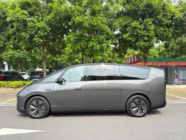 Li Auto MEGA — Фото автомобиля 5