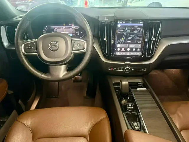 Volvo XC60 — Фото автомобиля 10
