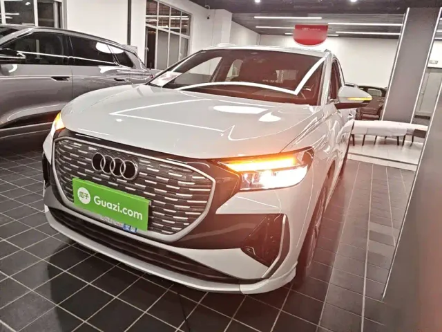 Фотография автомобиля — Audi Q4 e-tron