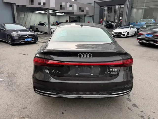 Audi A7L — Фото автомобиля 8