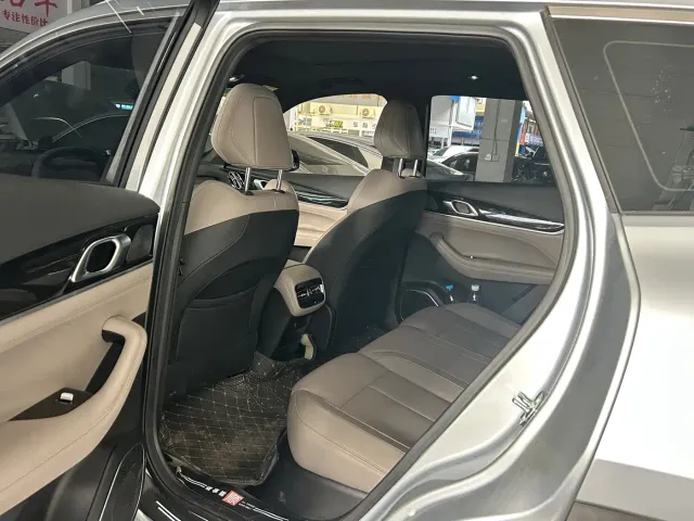 Geely Boyue L — Фото автомобиля 9