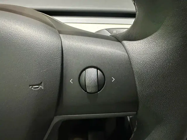 Tesla Model Y — Фото автомобиля 19