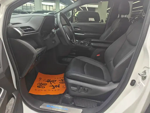 Toyota Sienna — Фото автомобиля 17