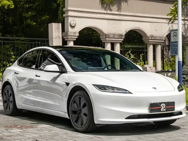 Фотография автомобиля — Tesla Model 3