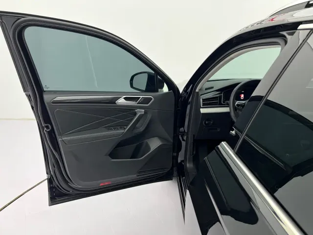 Volkswagen Tiguan L — Фото автомобиля 24