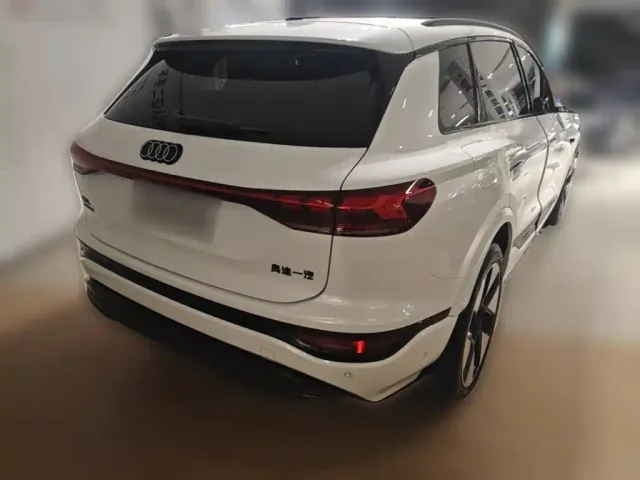 Audi Q6L e-tron — Фото автомобиля 9