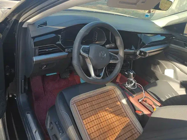 Volkswagen Passat — Фото автомобиля 12
