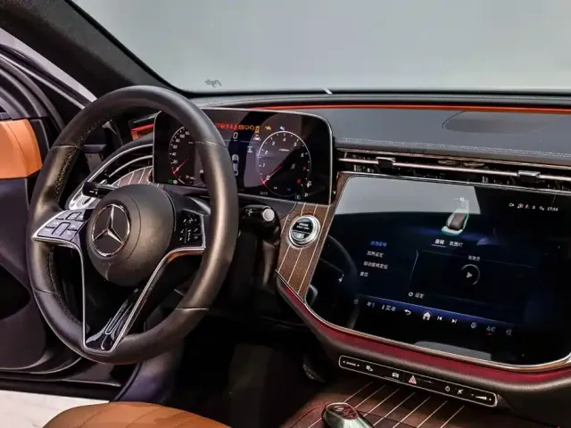 Mercedes-Benz E-Class — Фото автомобиля 30
