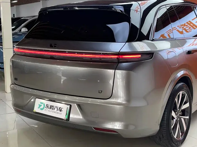 Li Auto L7 — Фото автомобиля 9