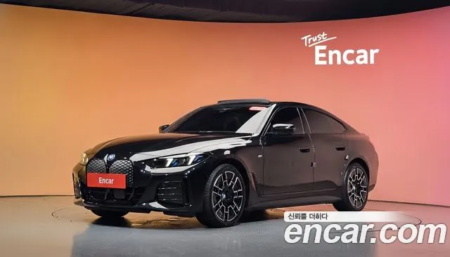 Фотография автомобиля — BMW i4