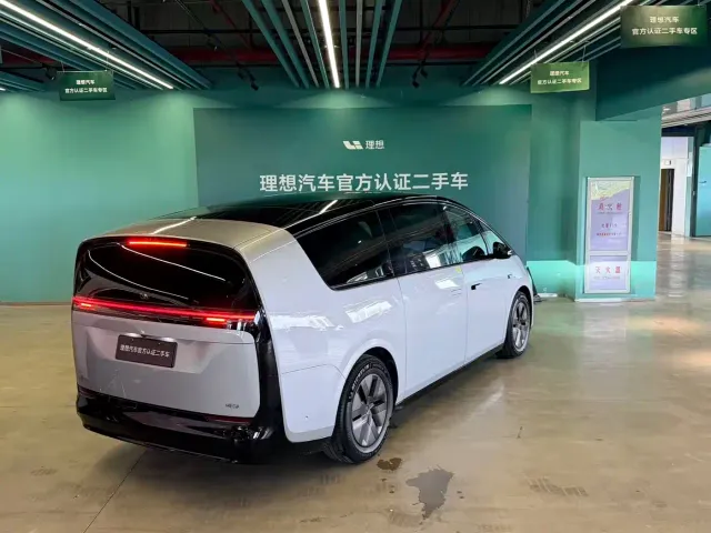 Li Auto MEGA — Фото автомобиля 4