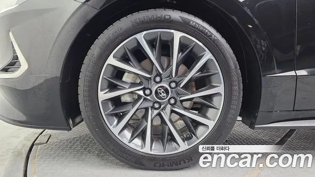Hyundai Sonata Sonata (DN8) 2.0 LPG(Для маломобильных пассажиров) — Фото автомобиля 5