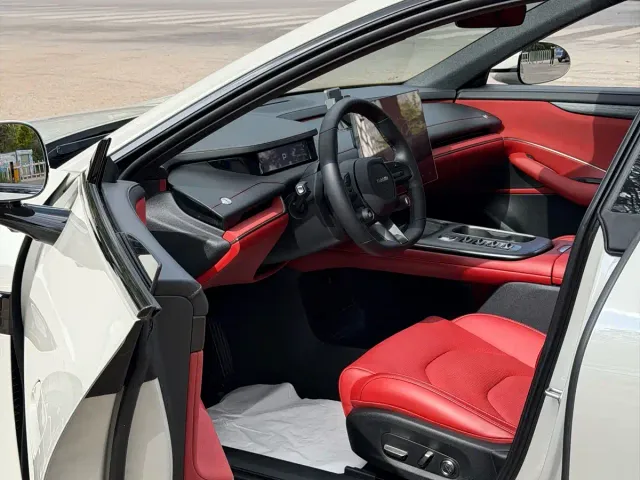Xiaomi SU7 — Фото автомобиля 11