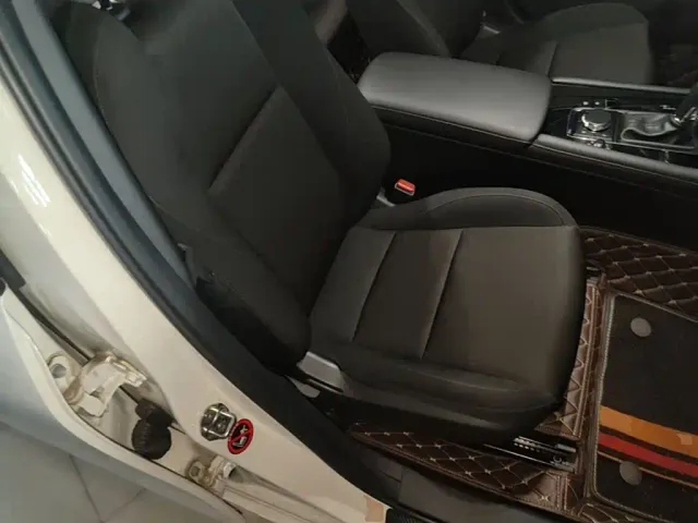 Mazda Axela — Фото автомобиля 24