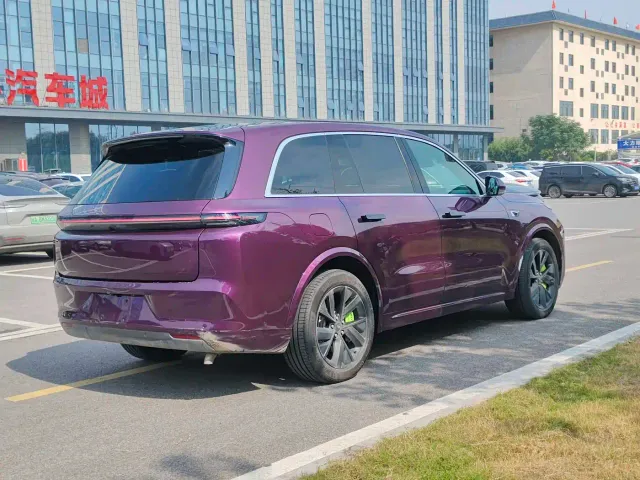 Li Auto L8 — Фото автомобиля 9