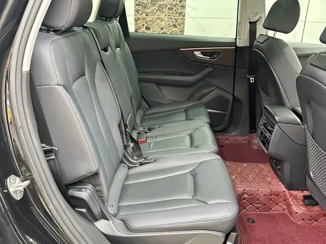 Audi Q7 — Фото автомобиля 14