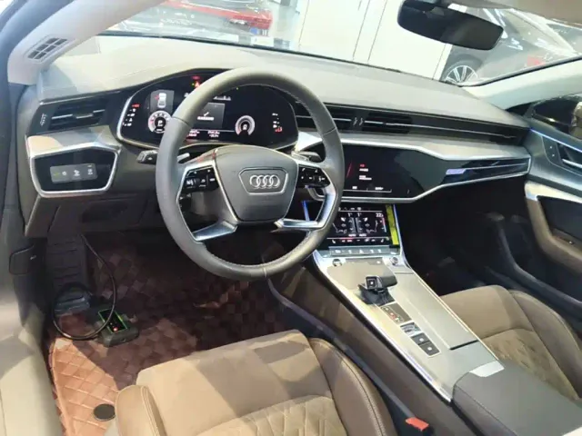 Audi A7L — Фото автомобиля 9