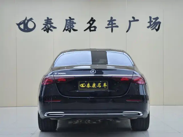 Mercedes-Benz E-Class — Фото автомобиля 3