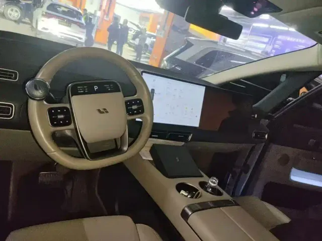 Li Auto MEGA — Фото автомобиля 2