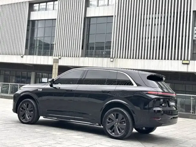 Li Auto L7 — Фото автомобиля 9
