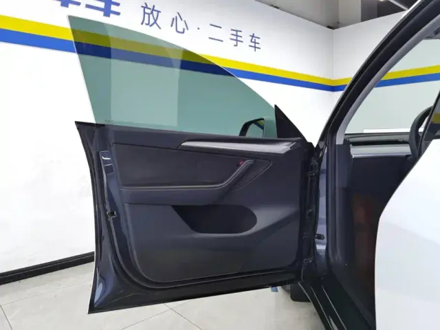 Tesla Model Y — Фото автомобиля 7