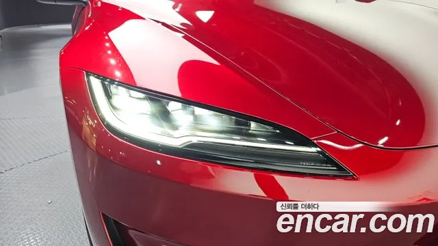 Tesla Model 3 — Фото автомобиля 17
