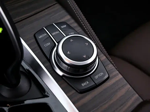 BMW 5 Series — Фото автомобиля 11