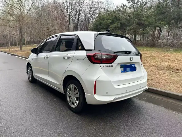 Honda Fit — Фото автомобиля 3