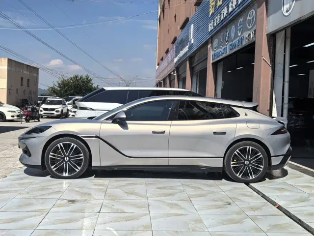 Denza Z9GT — Фото автомобиля 12