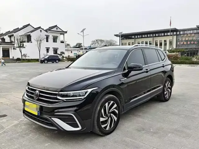 Фотография автомобиля — Volkswagen Tiguan L