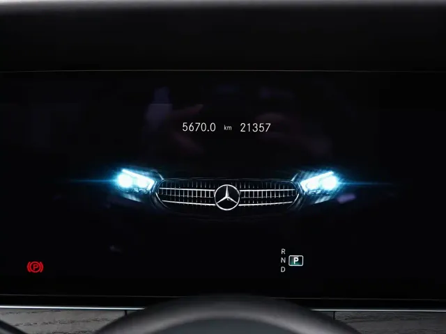Mercedes-Benz E-Class — Фото автомобиля 8