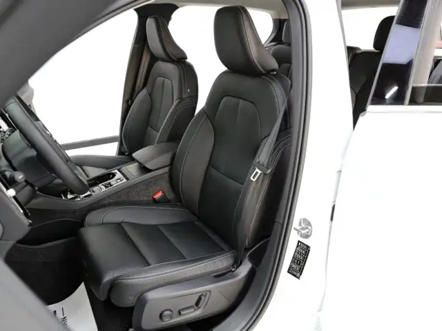 Volvo XC40 — Фото автомобиля 7