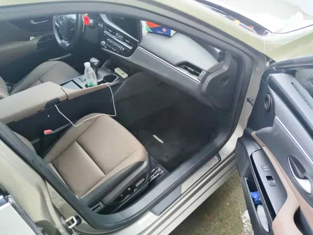 Lexus ES — Фото автомобиля 13
