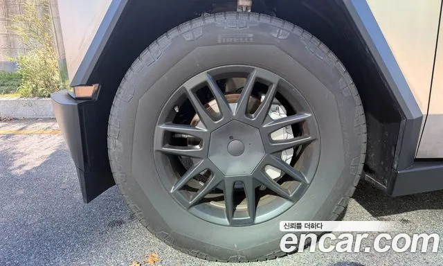 Tesla Cybertruck — Фото автомобиля 13