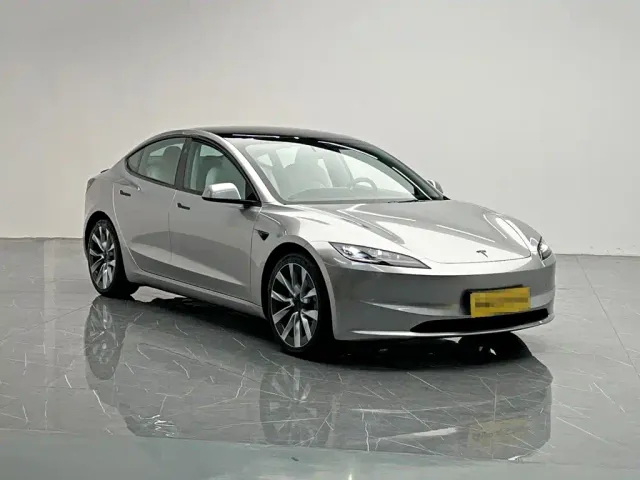 Tesla Model 3 — Фото автомобиля 8