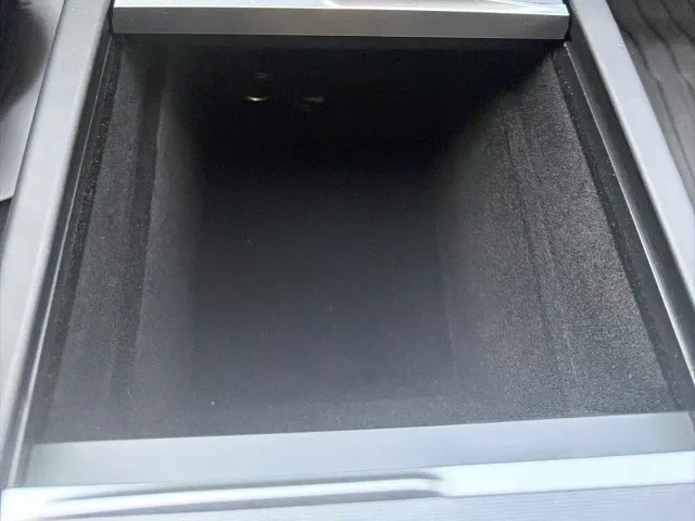 Tesla Model 3 — Фото автомобиля 14
