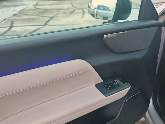 Volvo XC70 Plug-in Hybrid — Фото автомобиля 11
