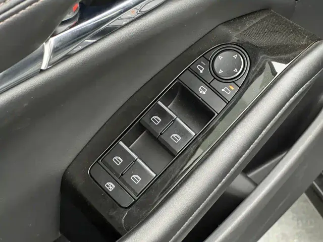 Mazda Axela — Фото автомобиля 12