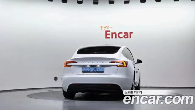 Tesla Model 3 — Фото автомобиля 4