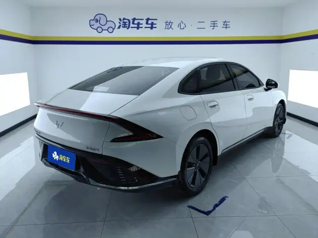 Wuling Starlight — Фото автомобиля 3