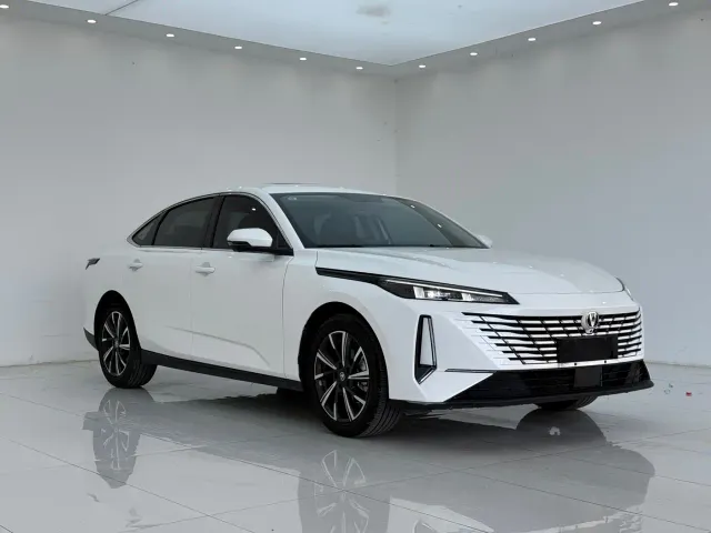 Changan Eado — Фото автомобиля 3