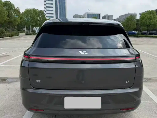Li Auto L7 — Фото автомобиля 9