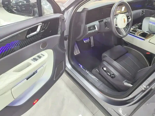 Hongqi E-HS9 — Фото автомобиля 15
