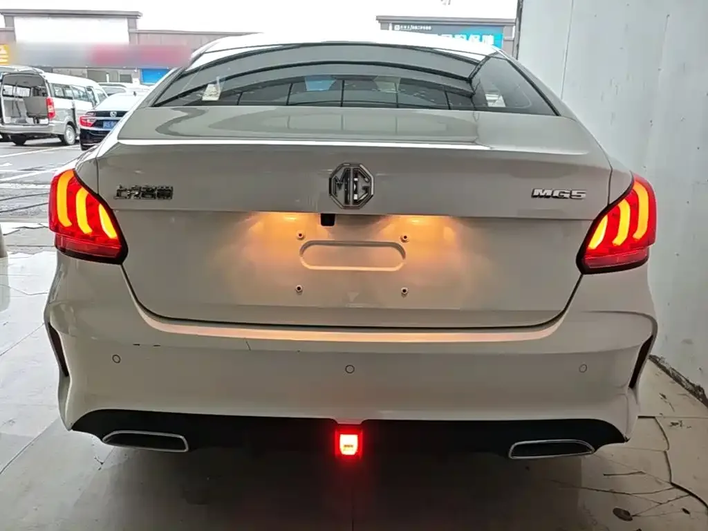 MG MG5 2022 180DVVT CVT Youth Luxury Edition — Фото автомобиля 5