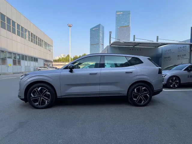 Volvo XC70 Plug-in Hybrid — Фото автомобиля 5