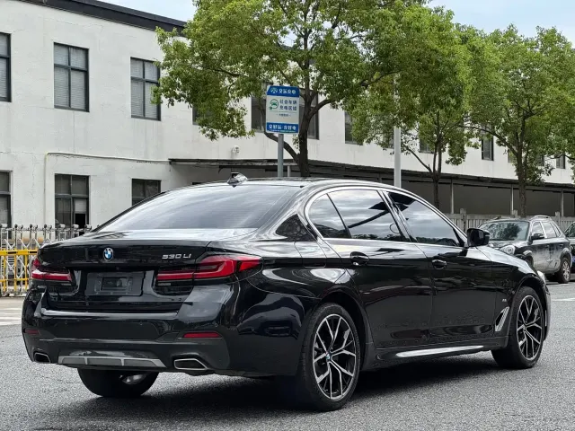BMW BMW 5 Series 2022 530Li Exclusive M Sport Package — Фото автомобиля 4