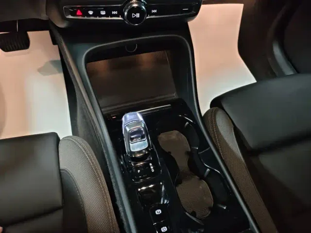 Volvo XC40 — Фото автомобиля 13
