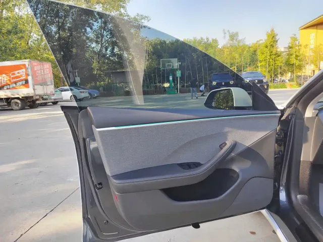 Tesla Model 3 — Фото автомобиля 22