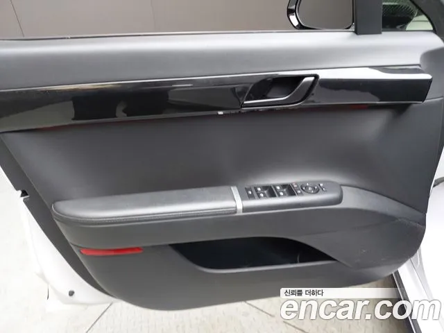 Hyundai Grandeur Grandeur (GN7) 2.5 Бензин 2WD — Фото автомобиля 24