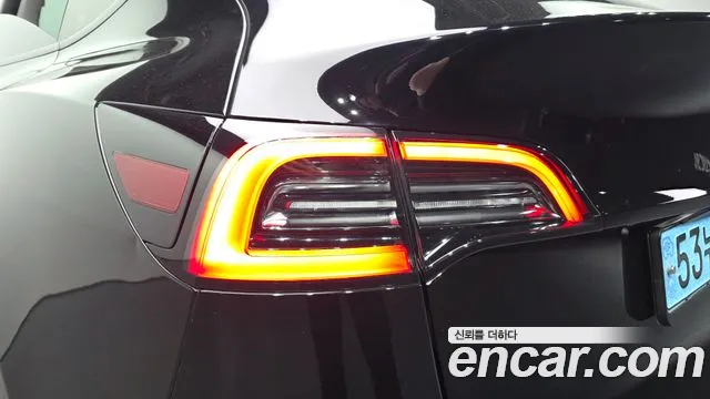 Tesla Model Y — Фото автомобиля 8